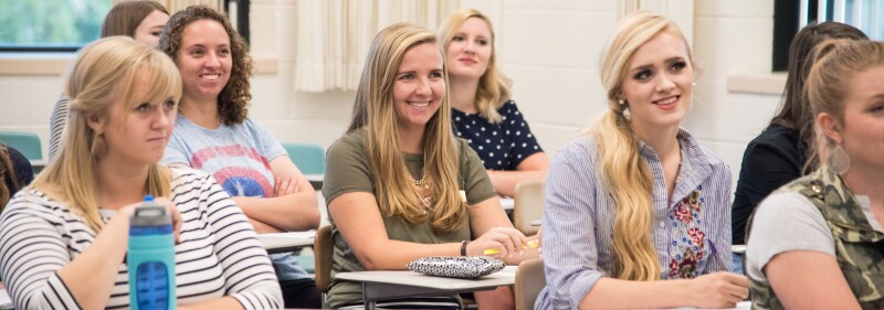 Students pay attention in an English class