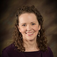 A portrait photo of Becca Robinson