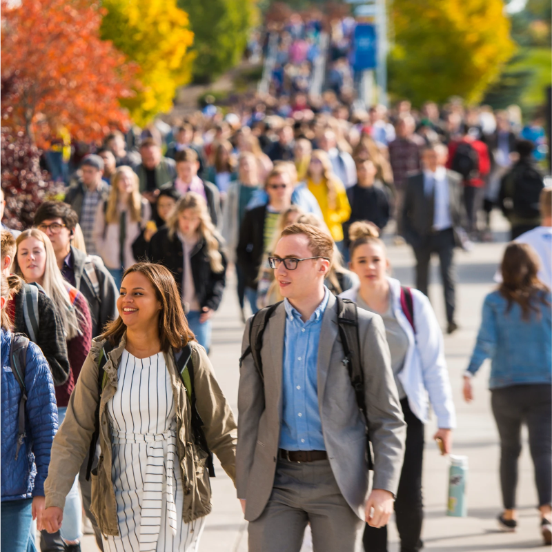 Students walking on campus in Fall Semester