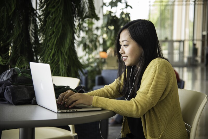 A female student accesses I-Plan on her laptop.