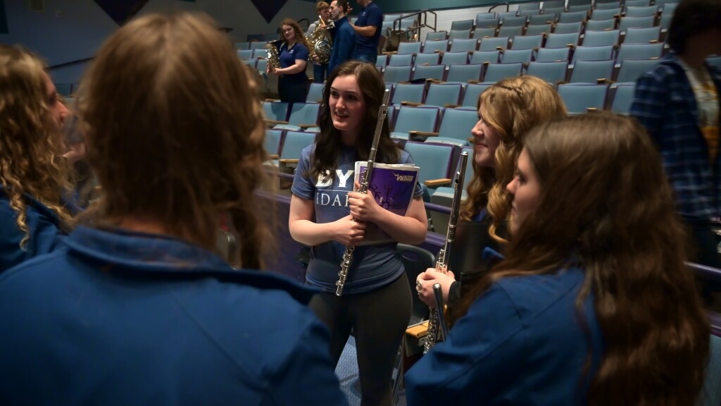 Band students mingle with students at Lake Stevens High School