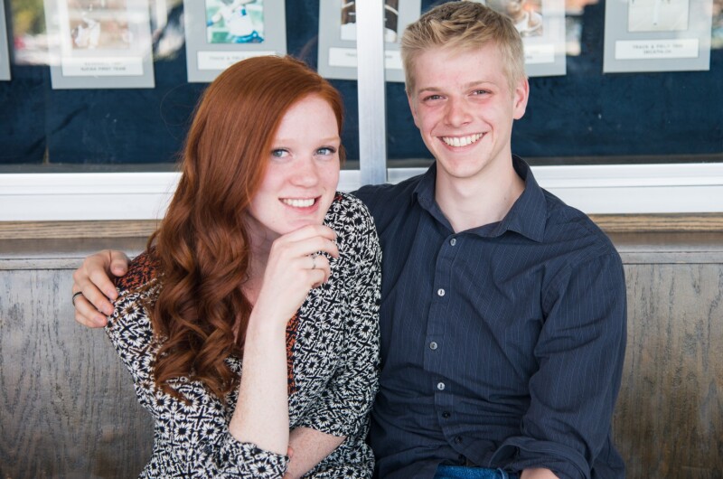 A couple smiling their first day of Spring Semester