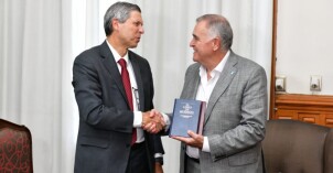 In the photo, Osvaldo Jaldo, governor of Tucumán, and Elder Joaquin Costa, president of the South America South Area, on February 7, 2025.