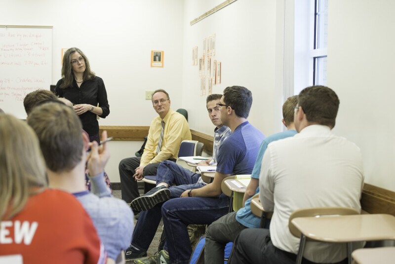 Exemplary Faculty, Susan Thomas teaching a Foundations class.