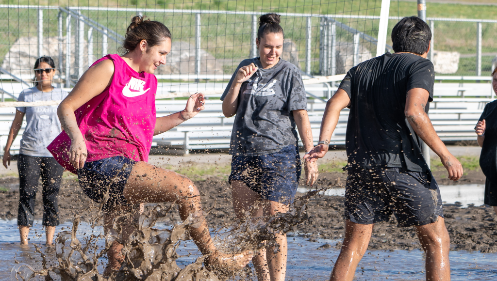 250528_MudVolleyball_162_NG.png