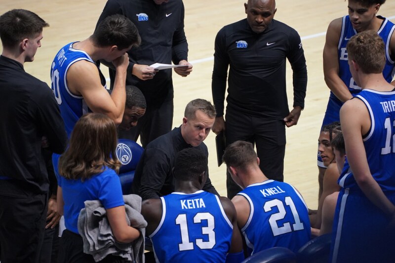 Arizona Wildcats basketball team huddle