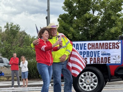 Dave Chambers takes pic with fan.jpeg