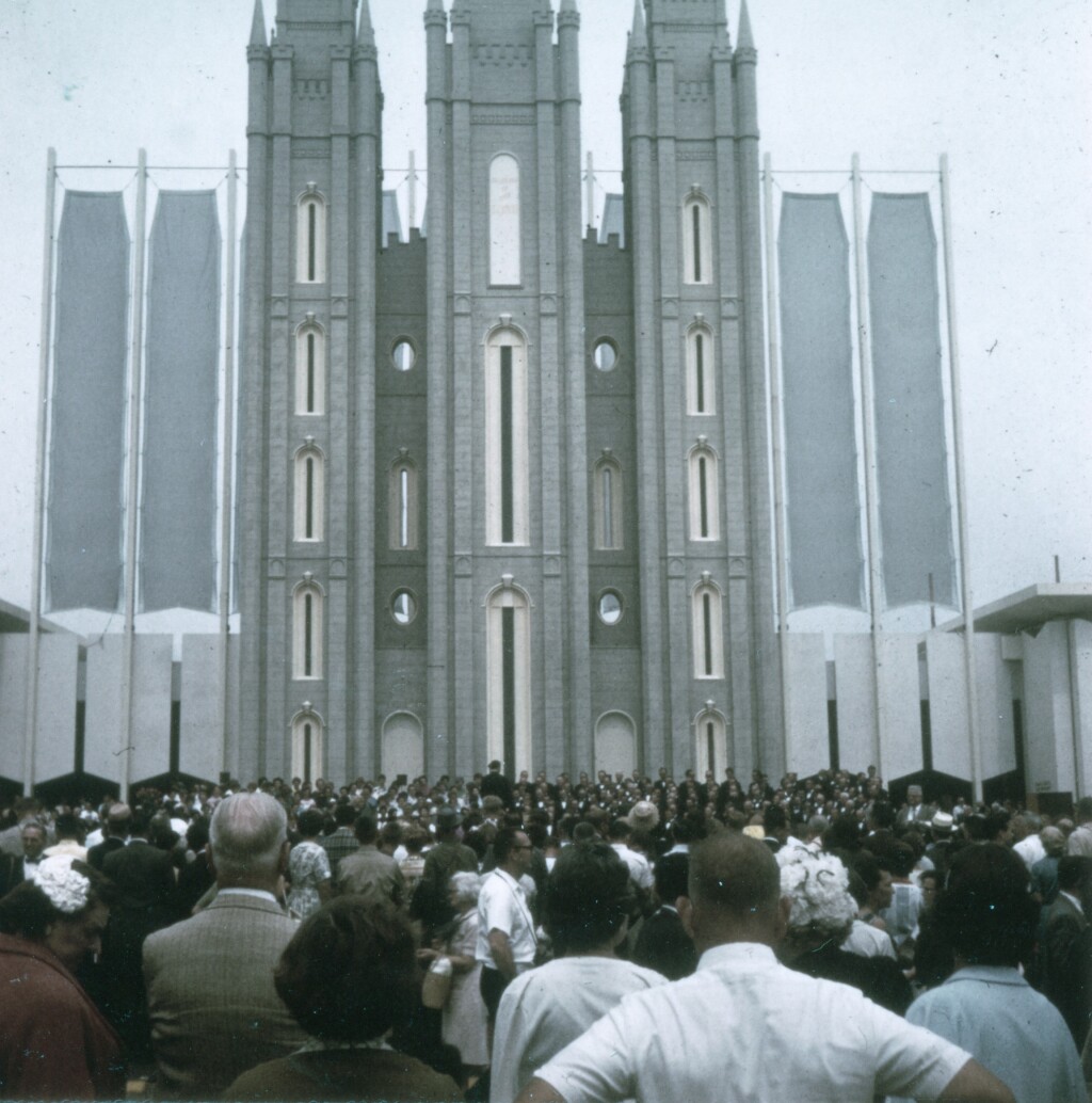 Tabernacle Choir Perfoming