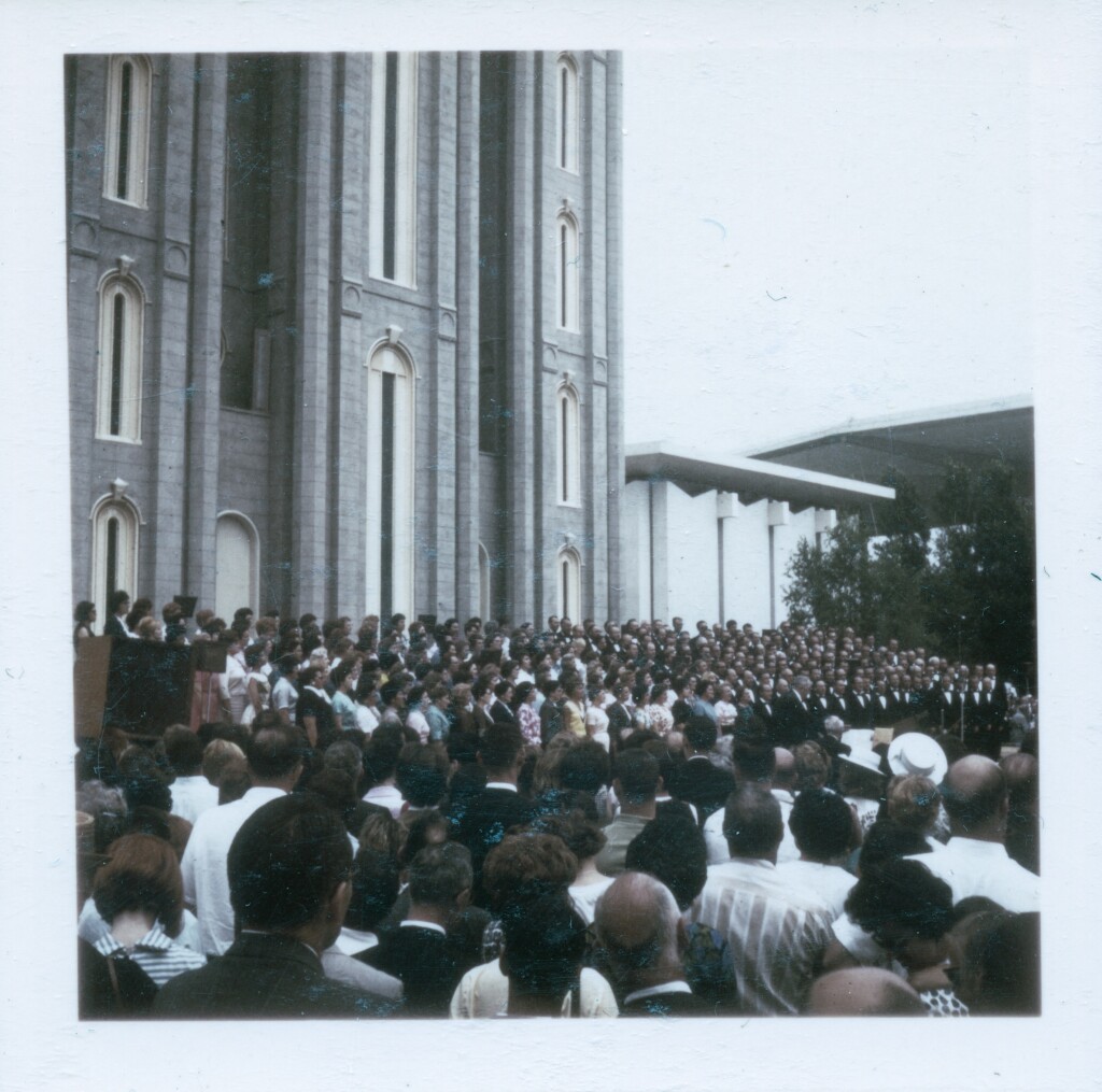 Tabernacle Choir Performing Outside of Mormon Pavilion