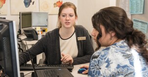 Student advisor, Amanda Peart meeting with a student