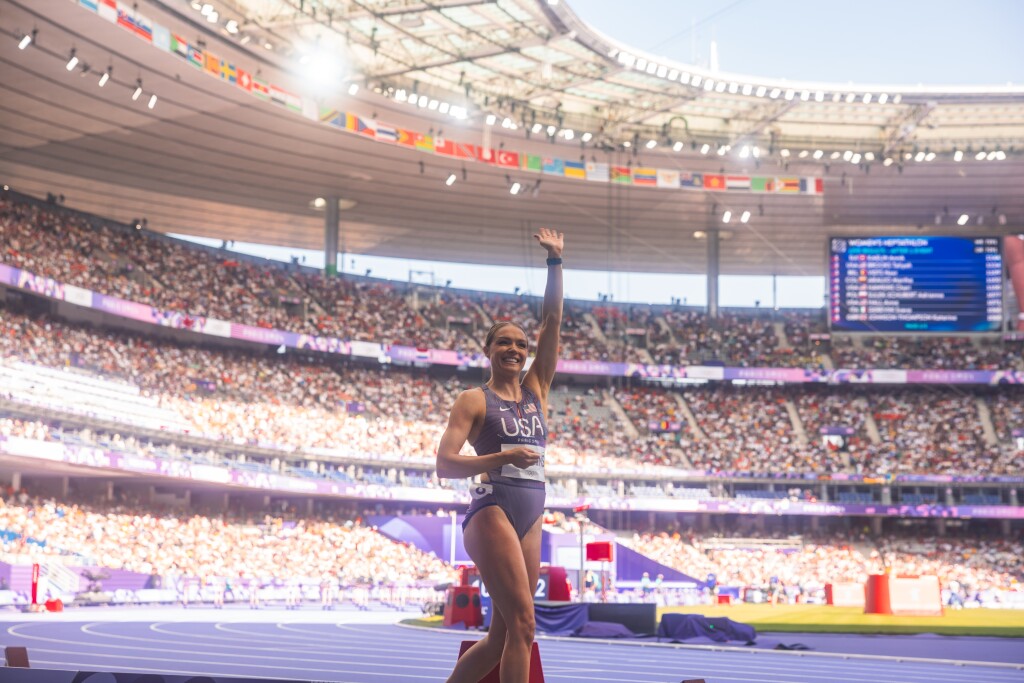 Chari Hawkins Waving.jpeg