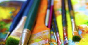 4-paint-brushes-to-the-painting-palette-with-colors-on-a-white-background-jozef-klopacka.jpg